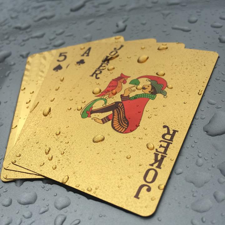 Cartas de baraja bañadas en oro de 24K
